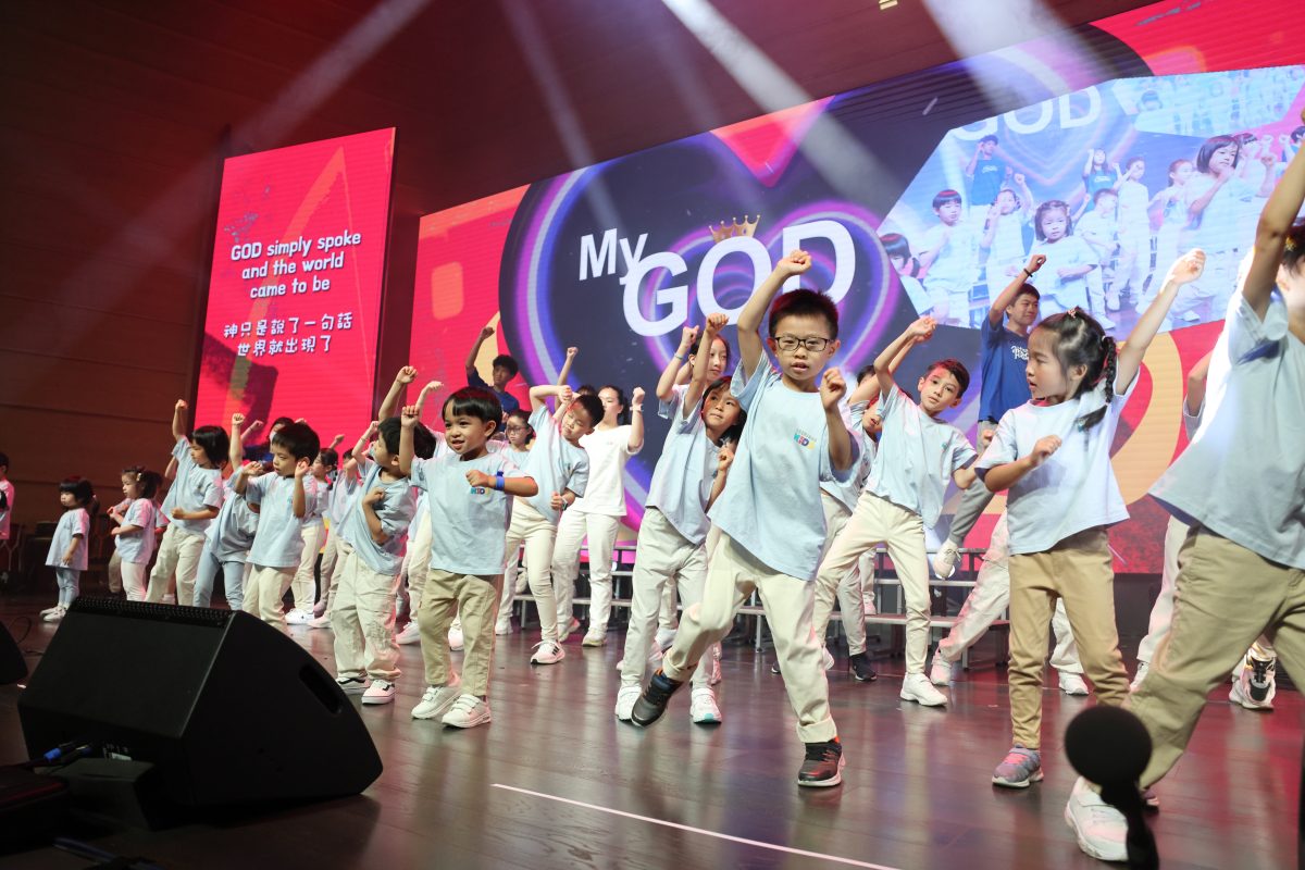 孩子們以詩歌、舞蹈與戲劇，在舞台上勇敢展現自信，成為活動中最亮眼的主角。