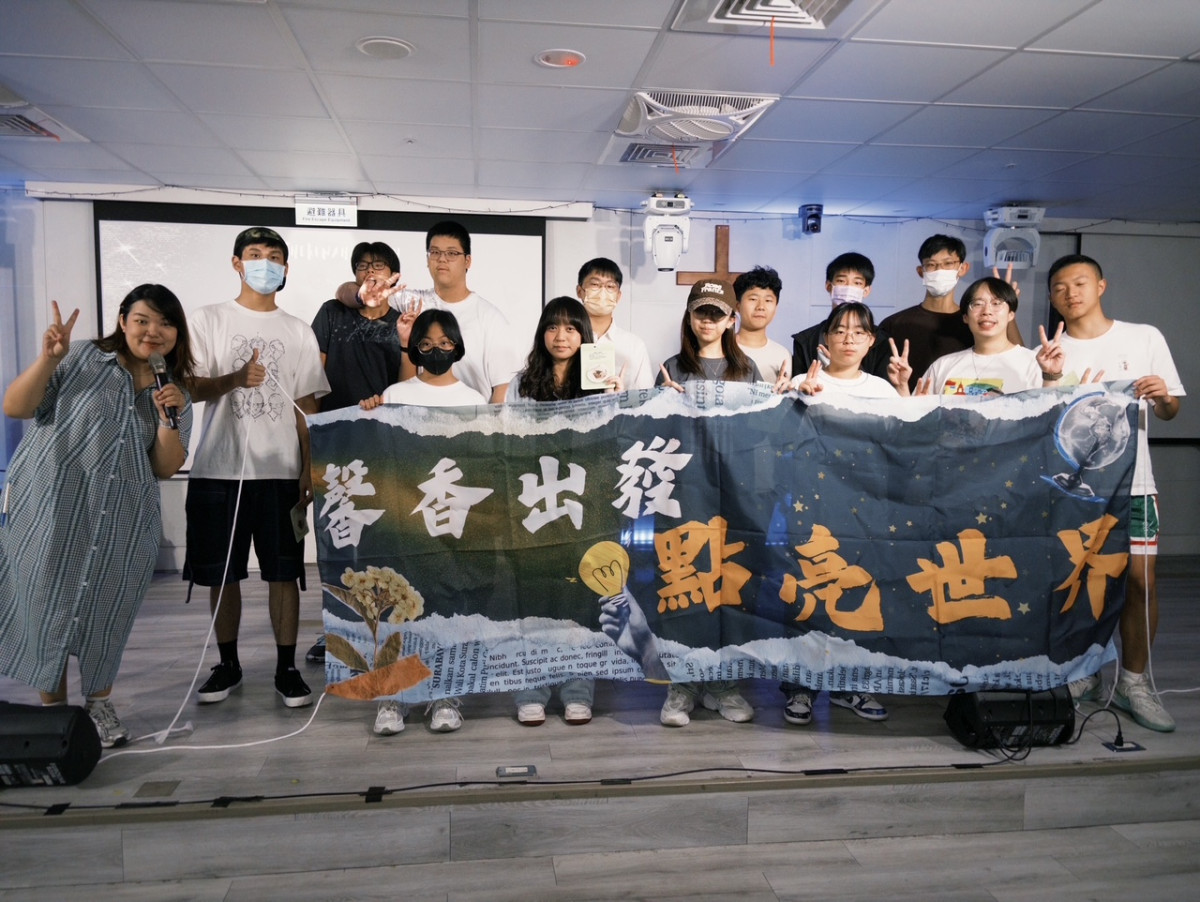 馨香出發，點亮世界！160位升級生在膏抹祝福中勇敢跨出新起點